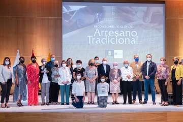 Homenaje del Cabildo a las caladoras grancanarias/TA.